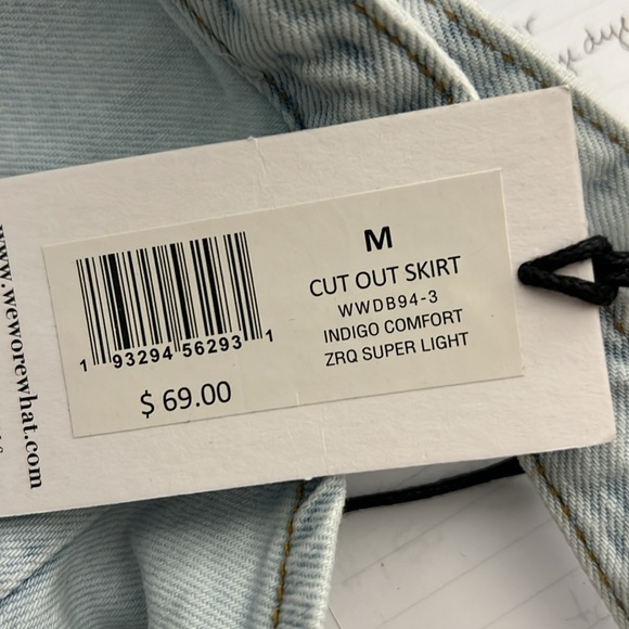 WeWoreWhat NWT Women’s denim cut out skirt, Med/Sm sizes. Waist belt adjustable - Picture 8 of 9